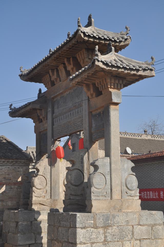 留有残缺的贞洁牌坊，隐藏着女子不为人知苦楚羞涩的往事