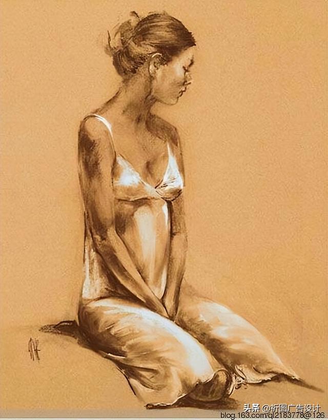 她的木炭粉彩画堪称一绝，性感素描将人体线条展现的性感迷人