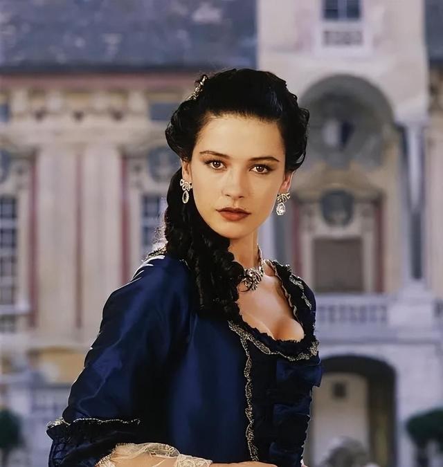 殿堂级的美人！“世界第一美”—凯瑟琳泽塔琼斯写真赏