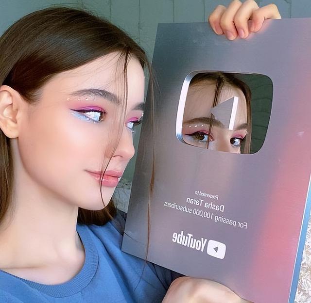 2022全球百大美女:Lisa也输了!网友眼里只看这位俄罗斯精灵美女