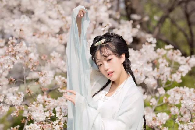 90后中国姑娘，在澳洲街头搞“事情”，竟然美哭外媒、惊动CCTV