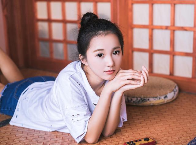 美女在日本屋，想法很多