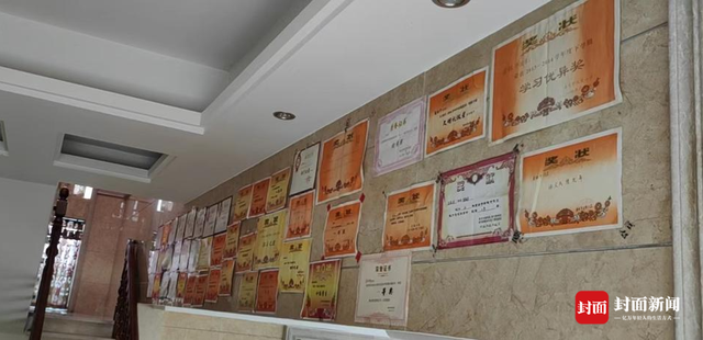 18岁高中女生连夺四金,叮嘱父母不要发朋友圈!妈妈:已发,把她屏蔽了