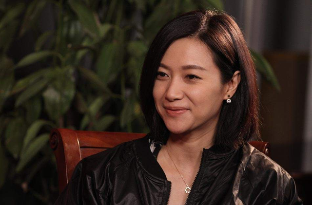 人前很清纯，人后却疯狂？这10位情史混乱的女星，才是“老司机”