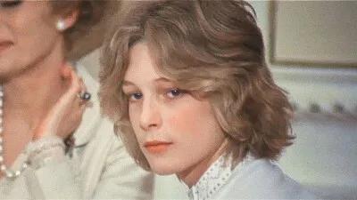 她拍过裸照，至死都想做「好女孩」