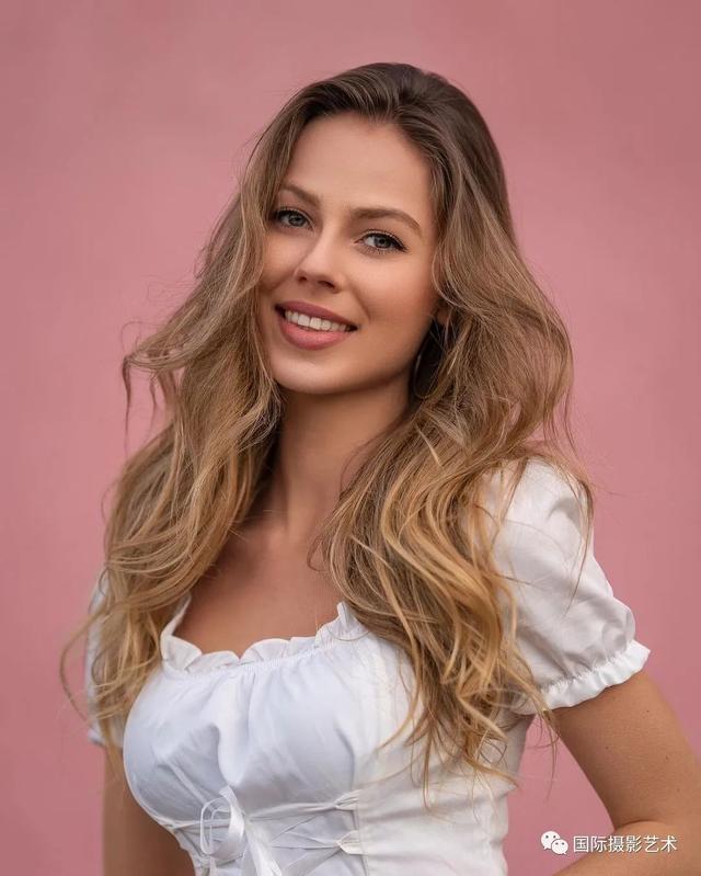 国外的美女：艳丽迷人