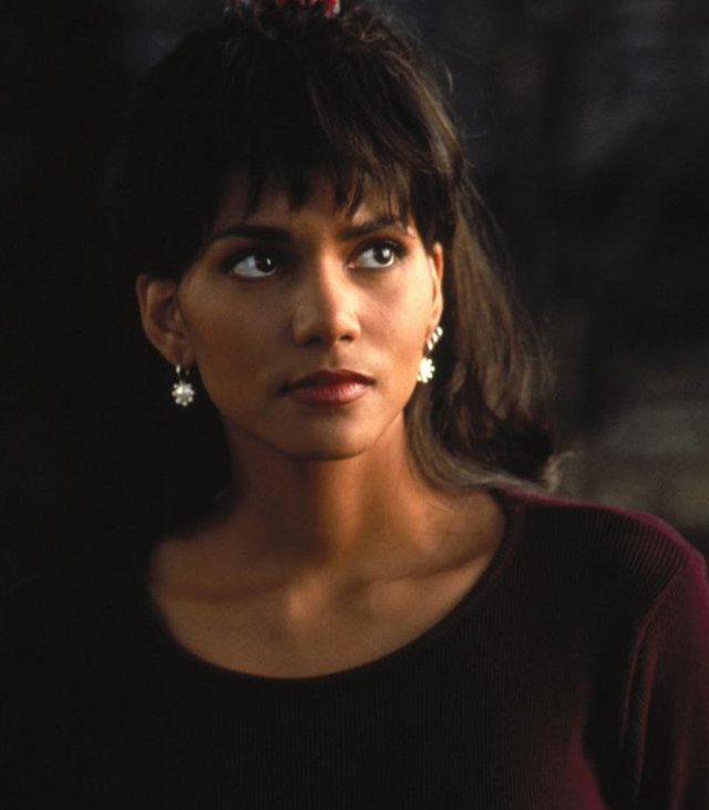 令人惊艳的黑珍珠：伊曼和丈夫甜蜜恩爱24年，哈莉·贝瑞离过3次婚