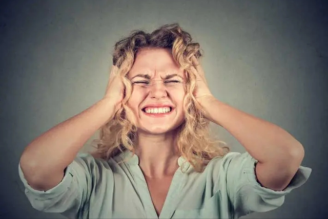 1980年，华裔学生痴迷美女老师，将其绑架囚禁53天，遭受非人折磨