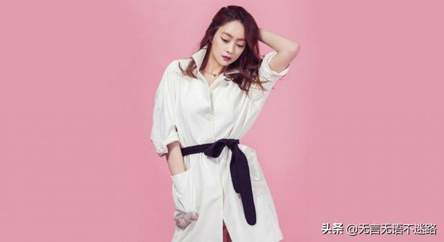 韩国美女演员徐孝琳,完美的八头身身材,即性感又有魅力