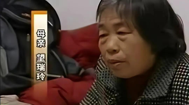 女研究生带母上学，最终宿舍自缢身亡：没有人愿意被脐带栓一辈子