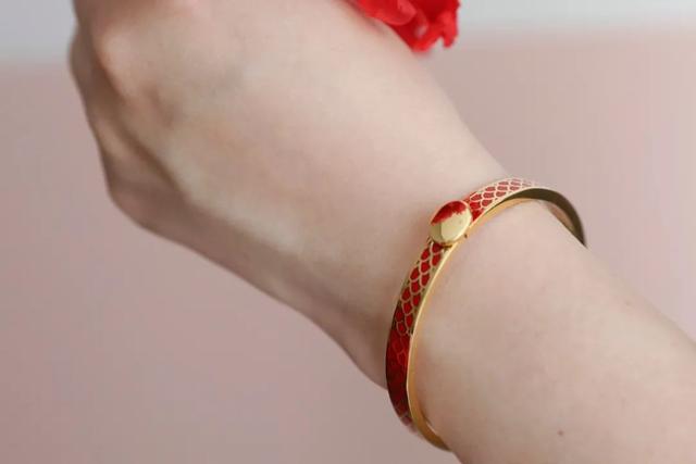 凯特、戴妃同款手镯，英国王室都爱的瓷器，情人节送礼大气有格调