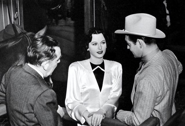 好莱坞头号花瓶海蒂·拉玛:18岁全裸出镜,演技稀烂也被导演疯抢