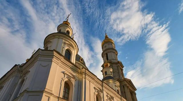 在盛产美女的乌克兰，只拿200块能干啥？看完：太值得了