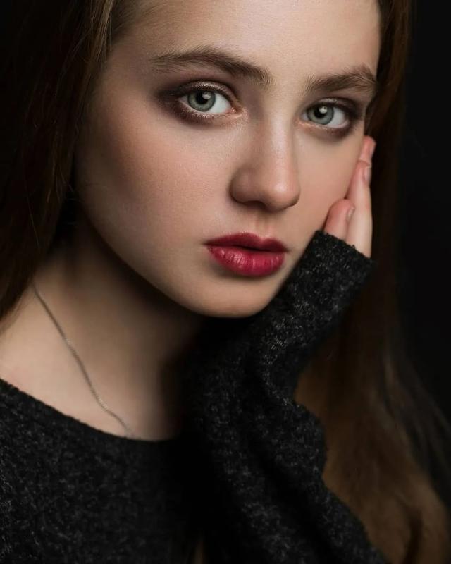 国外的美女：艳丽迷人