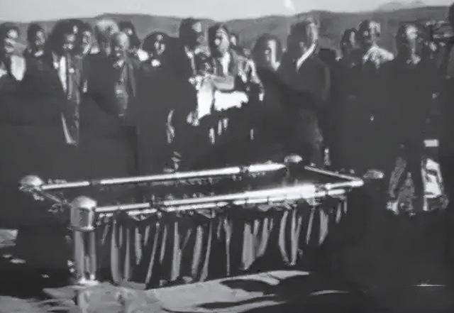 非洲女孩巴特曼因有巨臀,一生被赤身裸体展览,死后还被做成标本