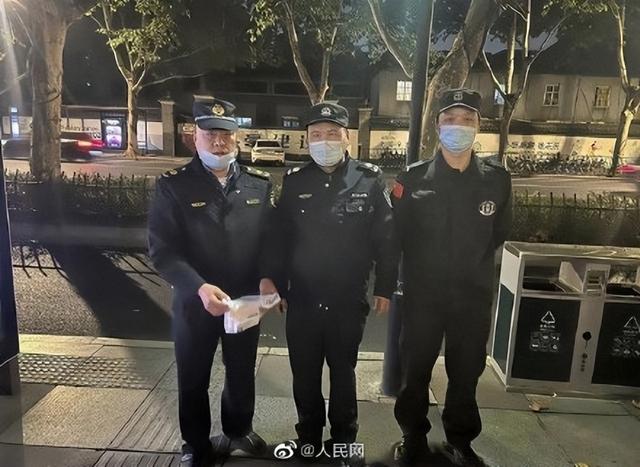 谢谢你们！白血病女孩丢药急哭，他们深夜翻垃圾桶帮找回