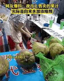 美女在泳池边跳舞，下一秒把我逗笑了，太搞笑了