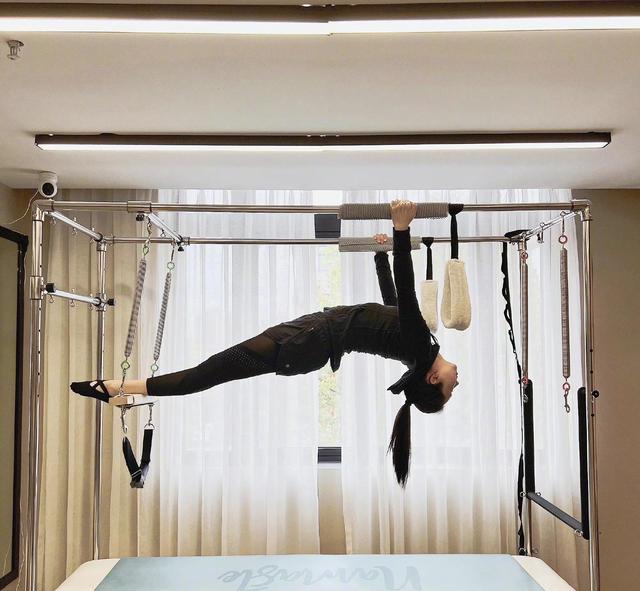 夏天到！20位性感女星接连秀身材，马甲线水蛇腰蜜桃臀，个个养眼