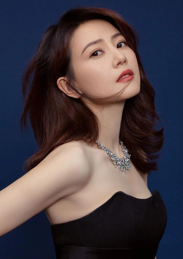 10位“一眼万年”女演员，个个美到窒息，有人靠一个角色吃一辈子