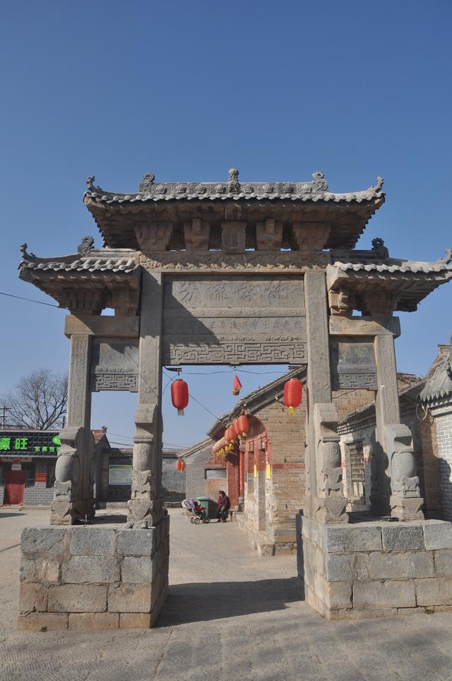 留有残缺的贞洁牌坊，隐藏着女子不为人知苦楚羞涩的往事