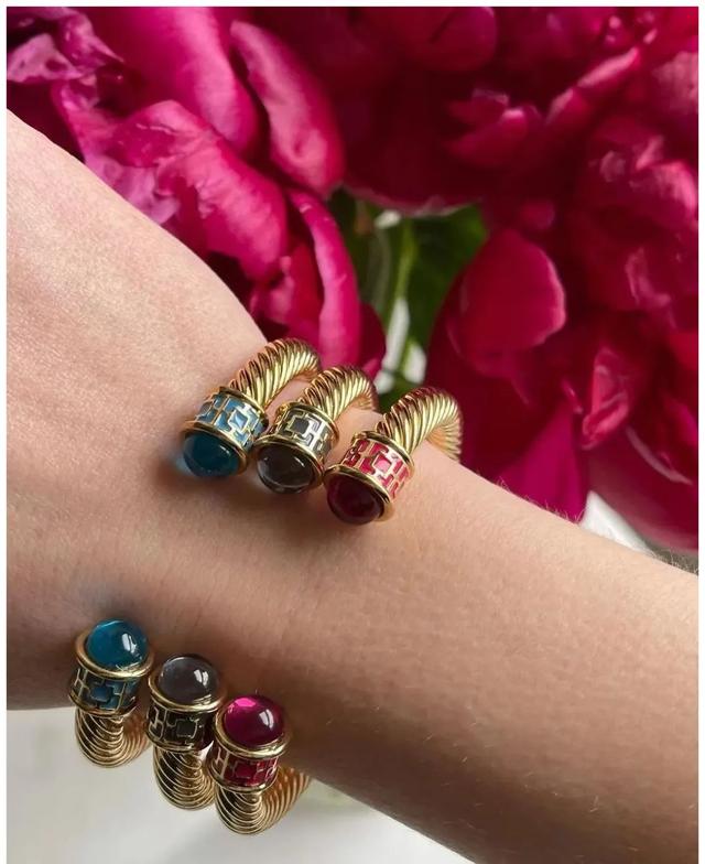 凯特、戴妃同款手镯，英国王室都爱的瓷器，情人节送礼大气有格调