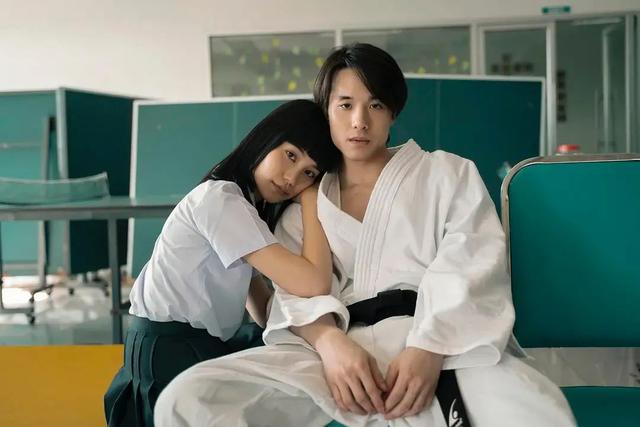 都完结一周了,《禁忌女孩》还在霸屏热搜