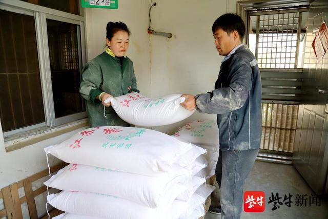 身边的模范！身残志坚的张来化兴办农副产品收购部服务乡邻