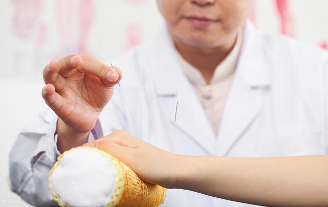 颧髎穴，脸上的穴位，治疗各种面部疾患，牙痛，脸部抽搐，歪嘴等