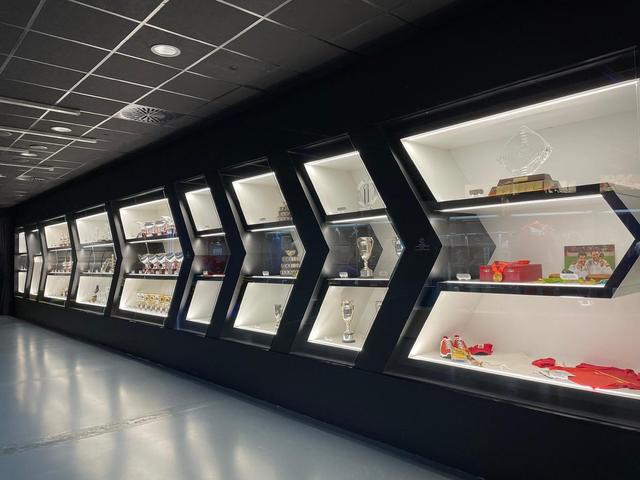 祝贺！中国网球美女追偶像成功，与纳达尔同框，见面时激动落泪