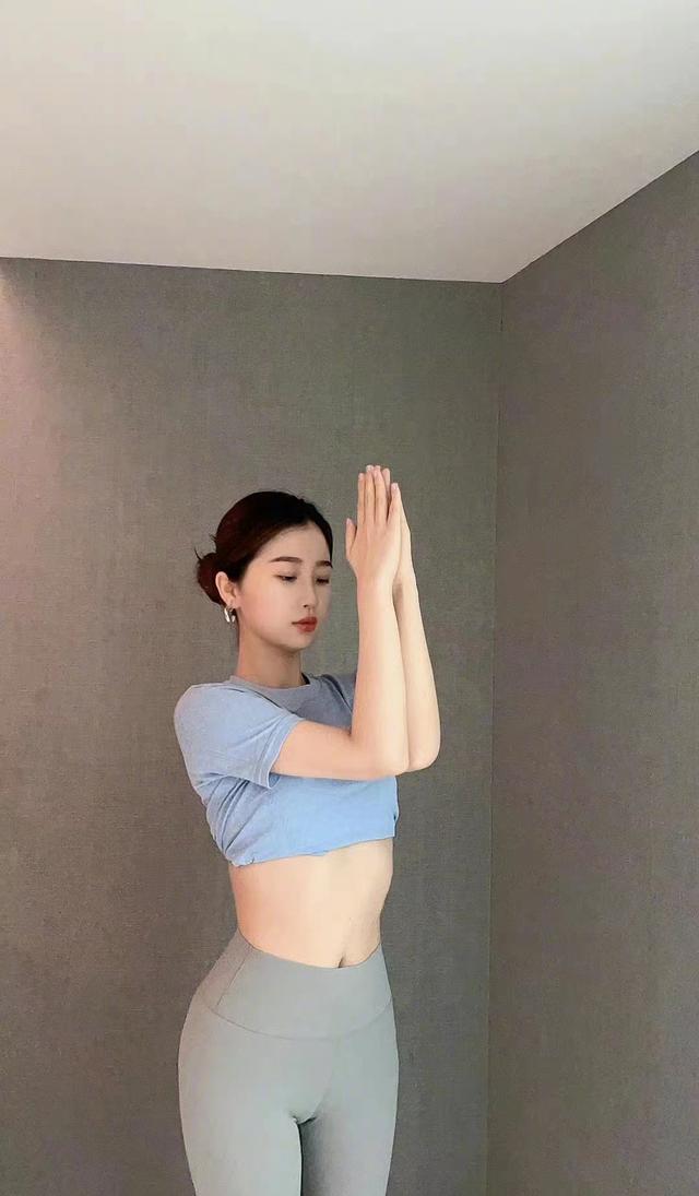 夏天到！20位性感女星接连秀身材，马甲线水蛇腰蜜桃臀，个个养眼