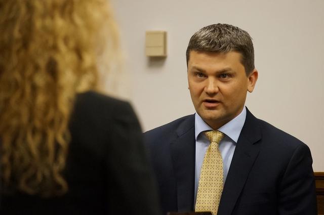 美最有良心老板翻车！自砍百万年薪补贴员工，却PUA性侵多位女性