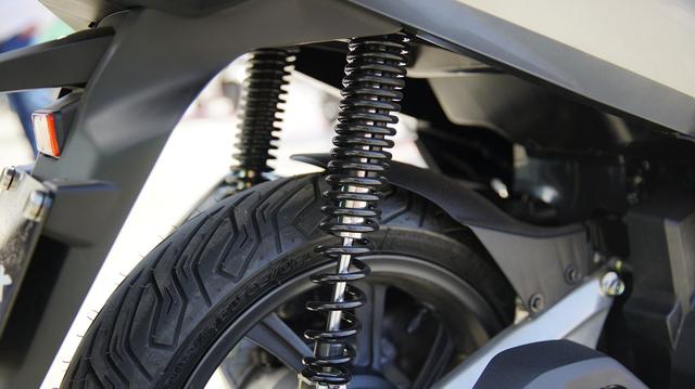 本田最新发布的PCX值不值2.699万元？咱们细节见真章