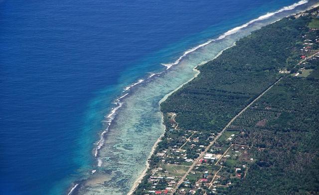 位于南太平洋上的汤加塔布岛，海岸上为什么会形成“喷潮洞”？