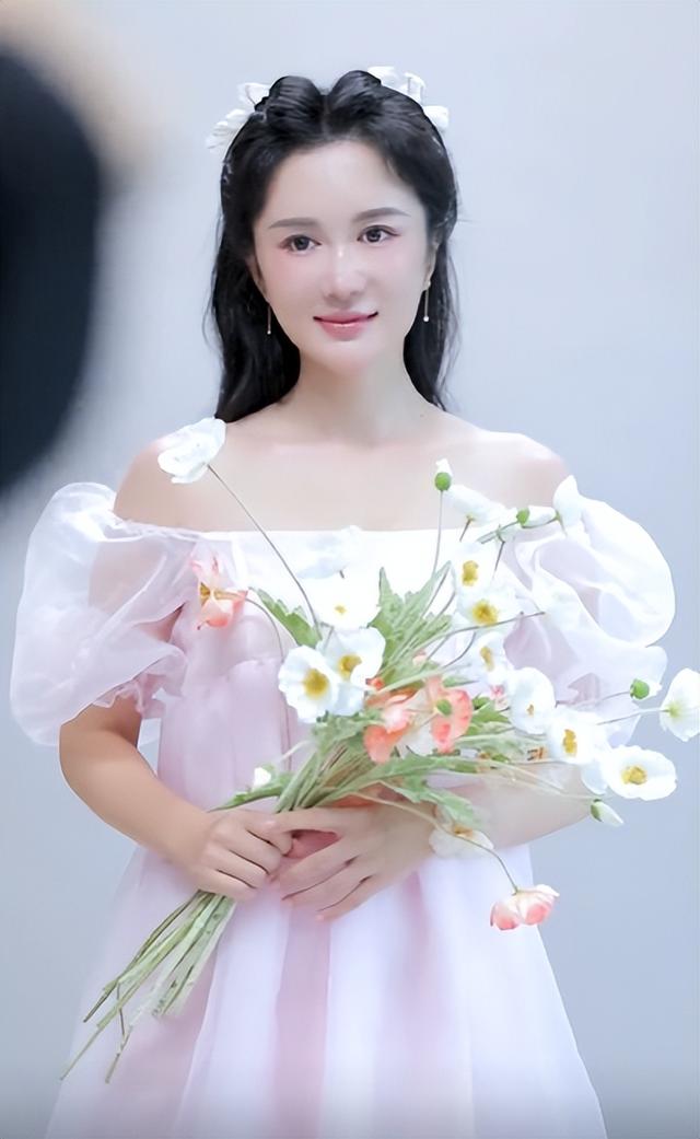 71岁张纪中意外曝出娇妻哺乳照！夫妇差31岁，娇妻为他再添两胎