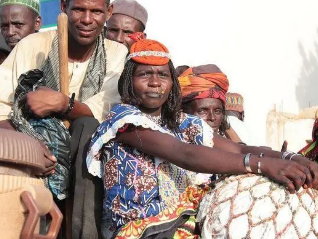 16年山东光棍迎娶22岁黑人美女，非洲美女：非他不嫁