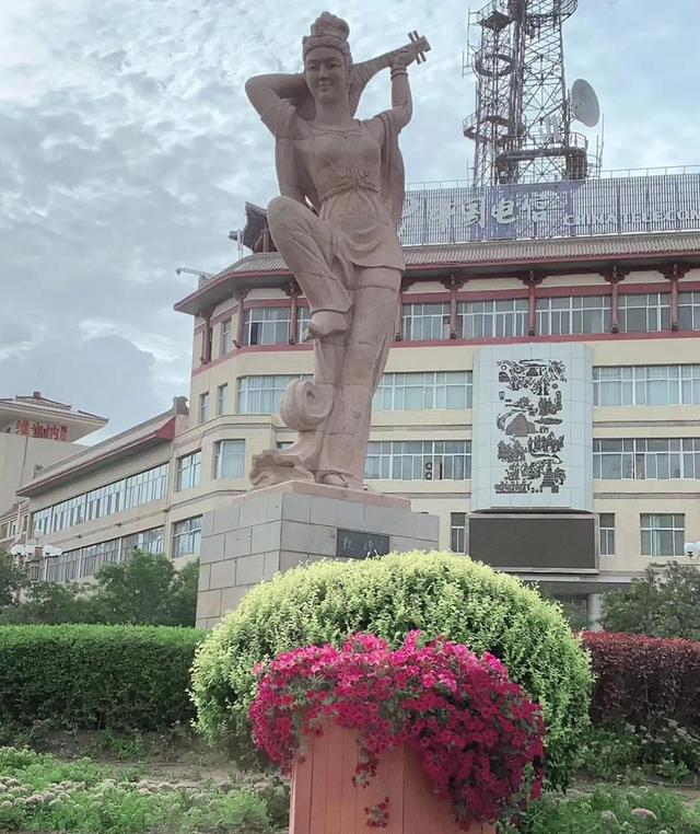 还真别不信，撒娇的女人最好命！别把自己活成斗鸡！要学上海女人