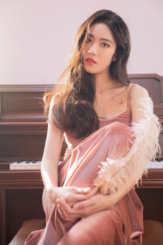 清纯性感妩媚诱惑的艺校女生你喜欢吗