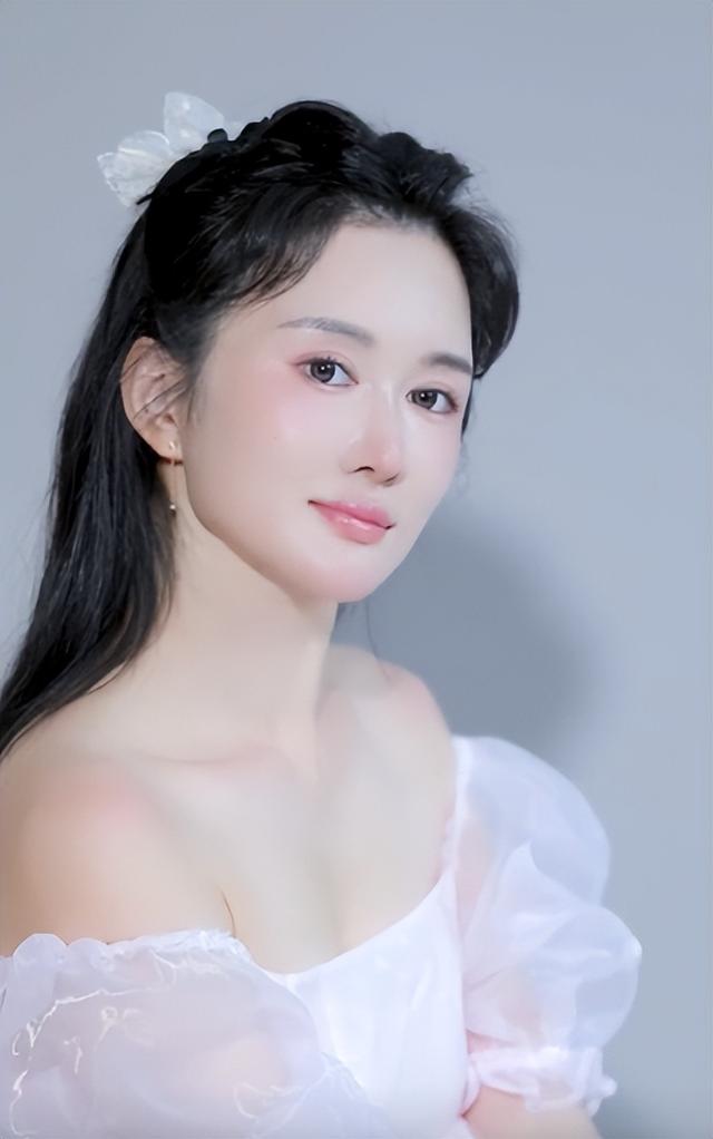 71岁张纪中意外曝出娇妻哺乳照！夫妇差31岁，娇妻为他再添两胎