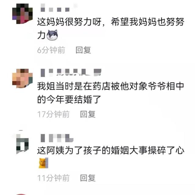 大一女生吃火锅因太礼貌，被服务员阿姨相中做儿媳