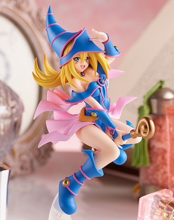 游戏王童年女神黑魔导女孩手办 超赞的性价比 两张票子就能接回家