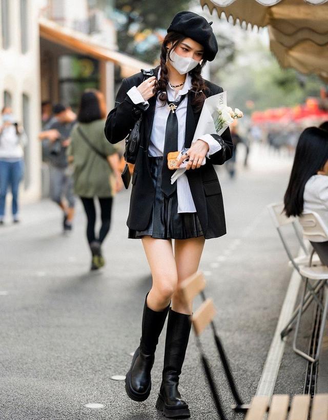 成都不愧是“美女之都”：满街长裤+运动鞋，短裙配长靴回头率高