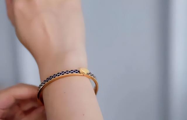凯特、戴妃同款手镯，英国王室都爱的瓷器，情人节送礼大气有格调