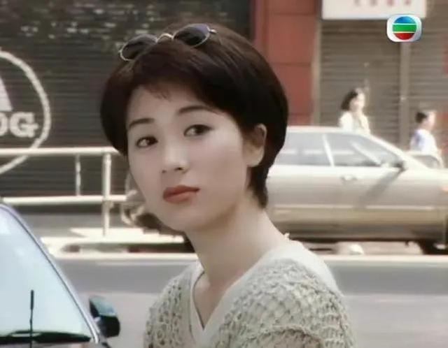 港圈“一眼万年”的短发美女，只服这12位，惊艳洋气，又美又酷帅