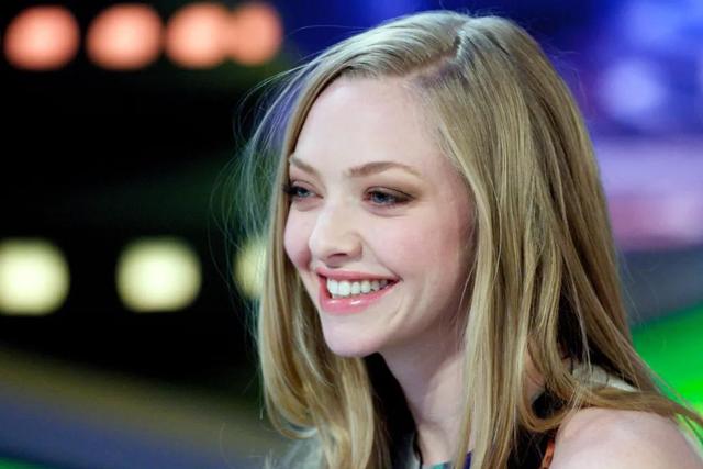 美国这一夜，国际女星风情万种，有人保守有人真大胆，但都不怕冷