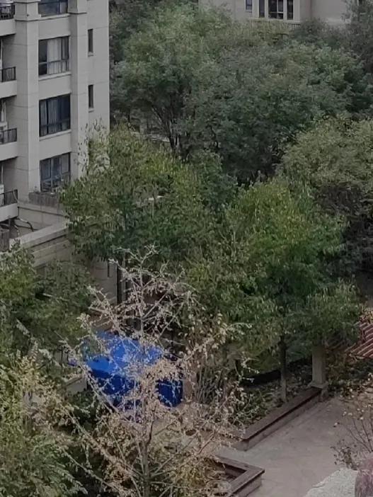 封控，让本来就不想回家的女人留宿在外。男人难忍于他想到的事情