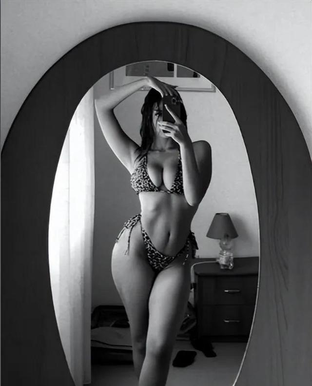 火辣的曲线，迷人的面孔，欧美性感IG网红：Isabella