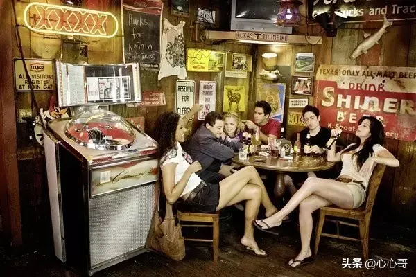 昆汀、猛女、B级片，这片看完就一个字「爽」