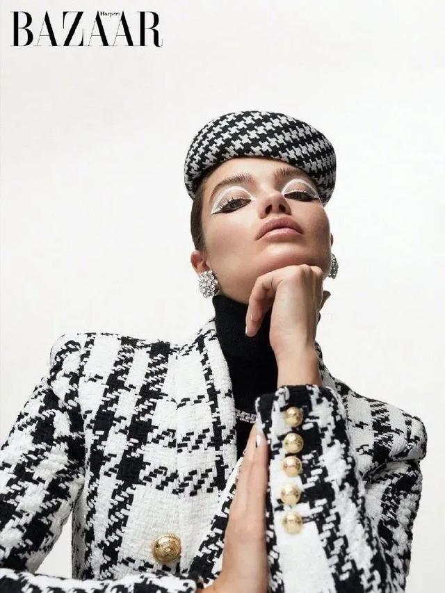 看完女明星的自拍，我发现这几年睫毛白刷了