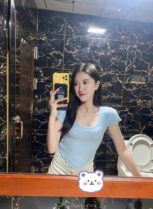 街拍美女清纯小姐姐性感风韵少妇皮肤白皙大长腿高清美女壁纸