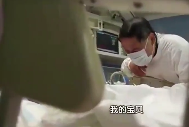 2015年,6岁女儿突发疾病死亡,父亲痛哭掀开白布:再让我看一眼